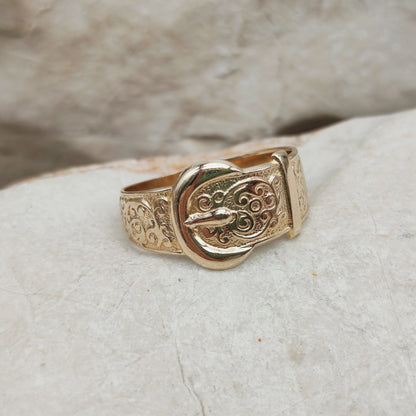 Vintage 1980's Buckle ring in 9K Gold
