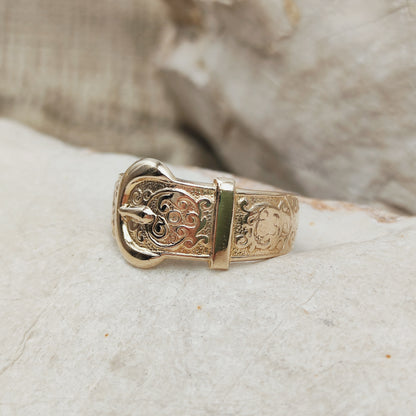 Vintage 1980's Buckle ring in 9K Gold