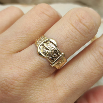 Vintage 1980's Buckle ring in 9K Gold