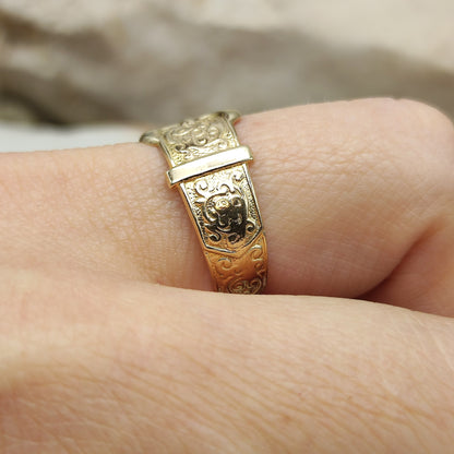 Vintage 1980's Buckle ring in 9K Gold