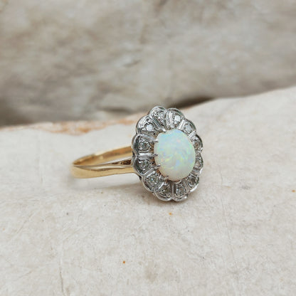 Vintage Ring with Opal and Diamond in 18 Carat gold