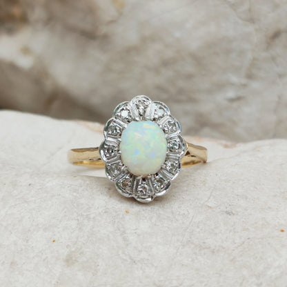 Vintage Ring with Opal and Diamond in 18 Carat gold