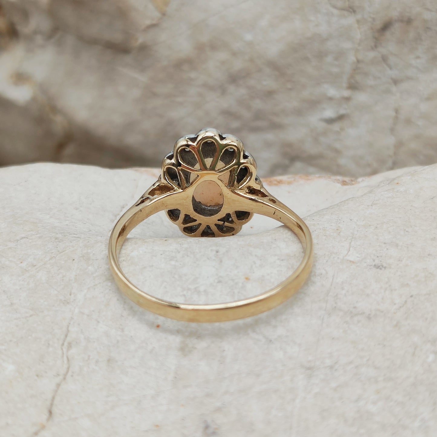Vintage Ring with Opal and Diamond in 18 Carat gold