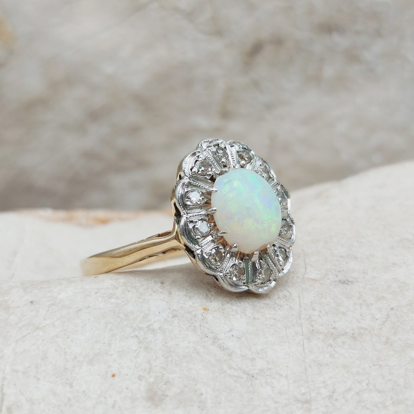 Vintage Ring with Opal and Diamond in 18 Carat gold