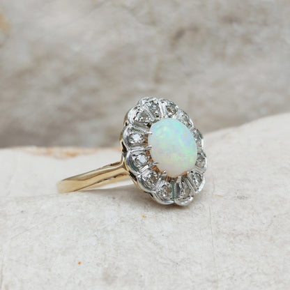 Vintage Ring with Opal and Diamond in 18 Carat gold