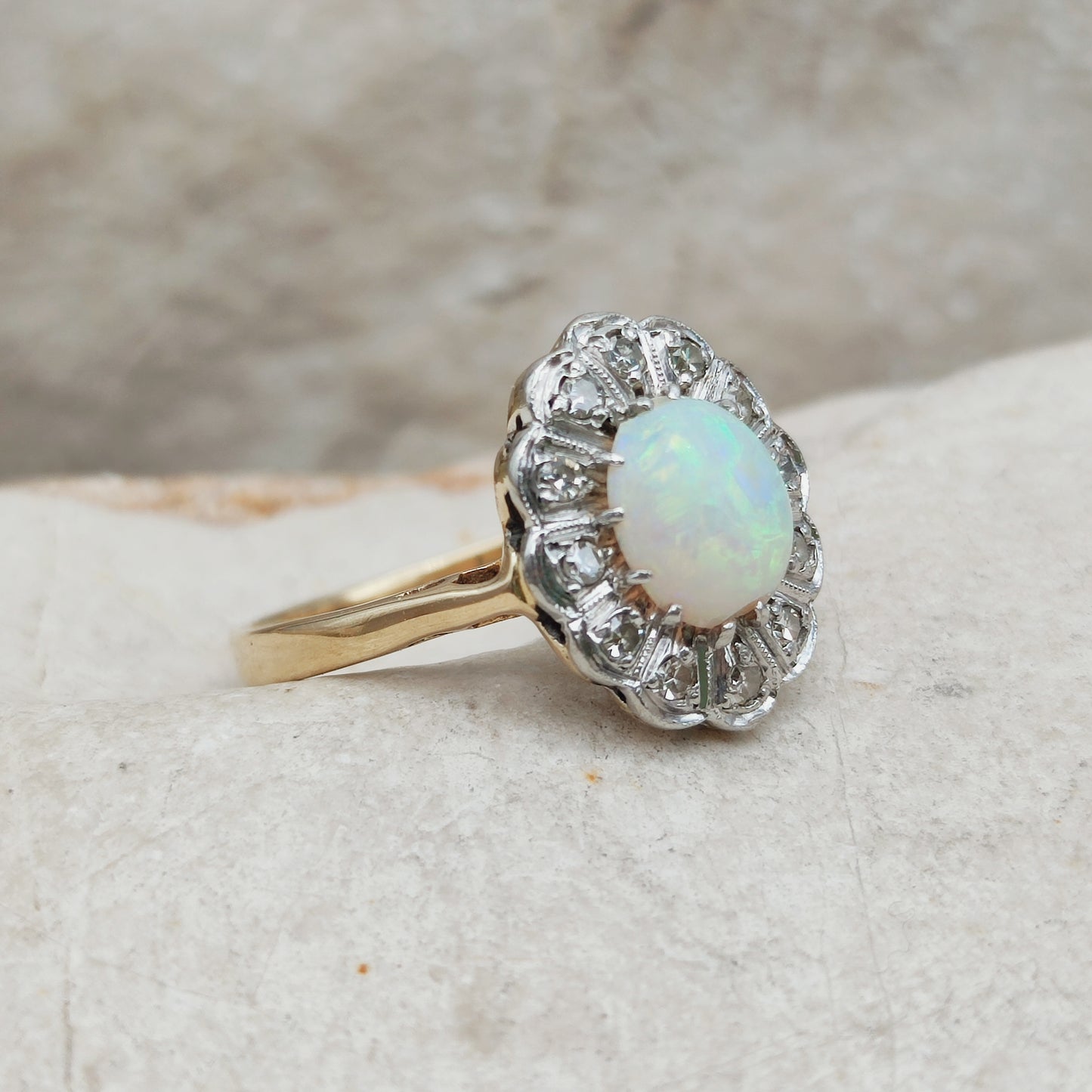 Vintage Ring with Opal and Diamond in 18 Carat gold