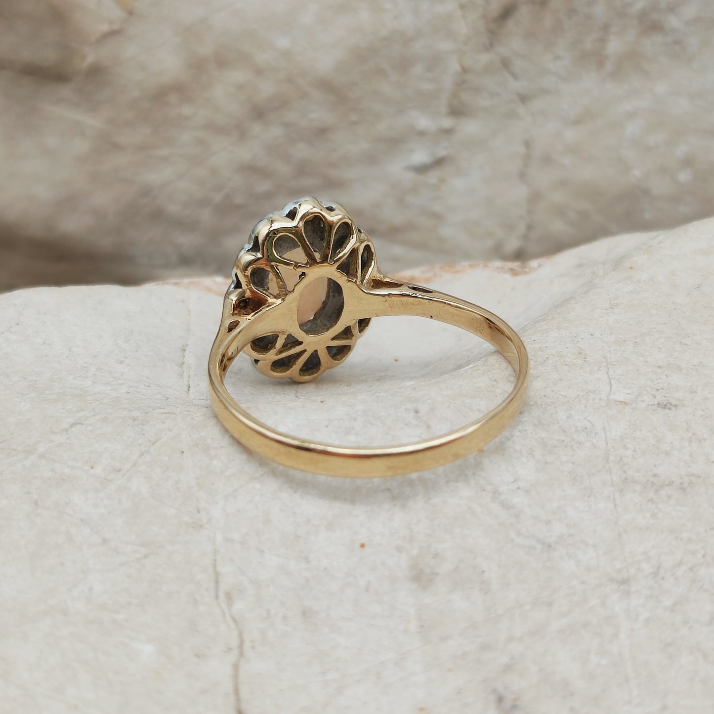Vintage Ring with Opal and Diamond in 18 Carat gold
