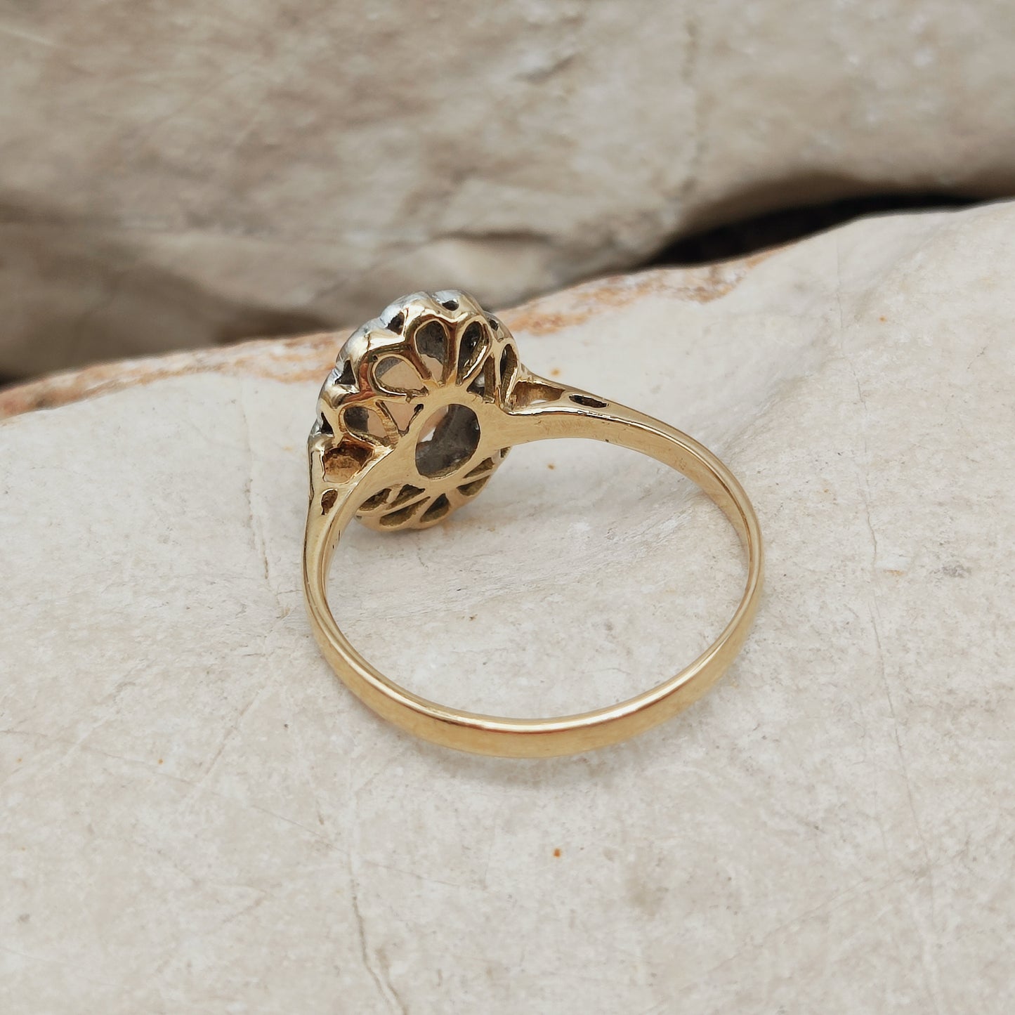 Vintage Ring with Opal and Diamond in 18 Carat gold