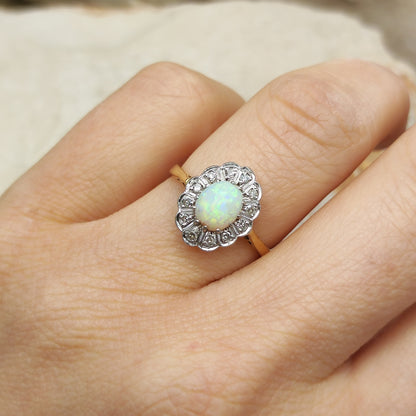 Vintage Ring with Opal and Diamond in 18 Carat gold
