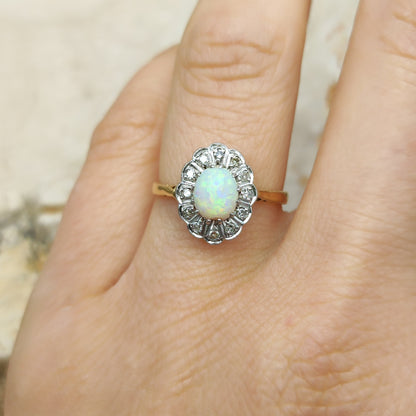 Vintage Ring with Opal and Diamond in 18 Carat gold