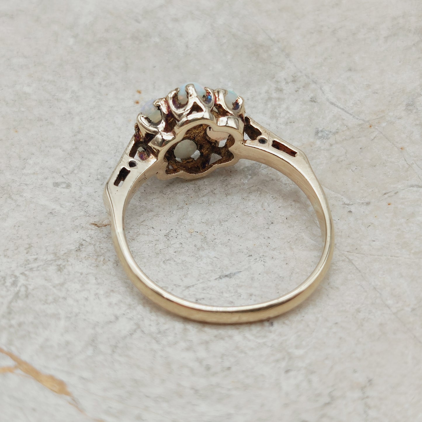 Vintage Sixties Opal Cluster ring in 9K gold