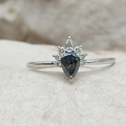 Witgouden ring met zout en peper diamant
