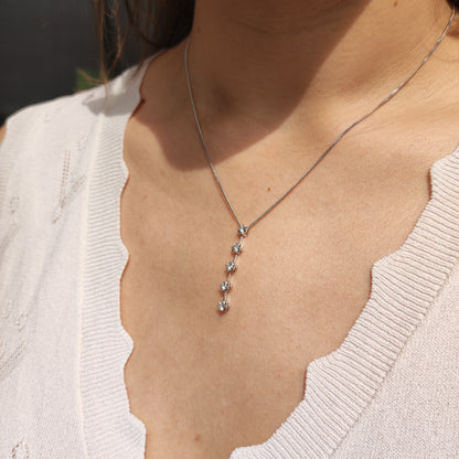 Witte gouden ketting met vaste hanger en vijf briljant geslepen diamanten