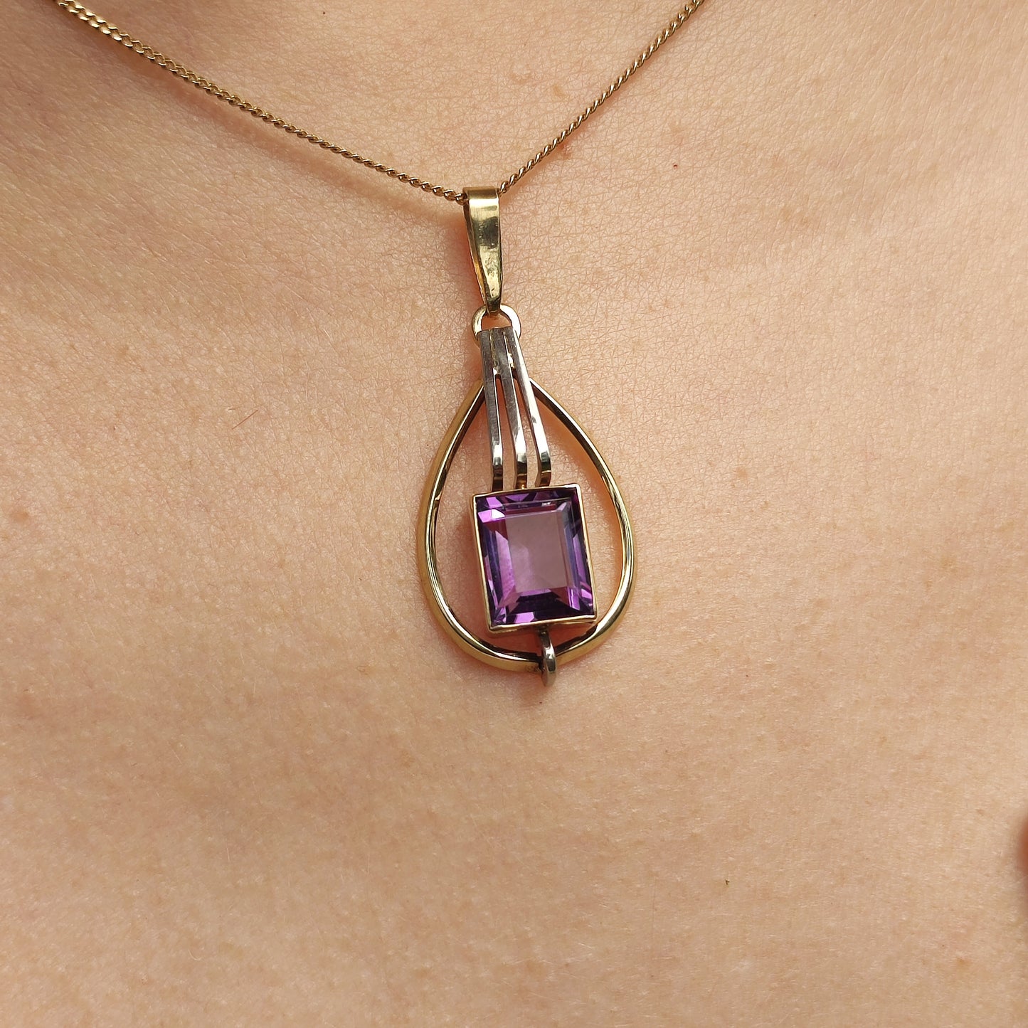 Vintage pendant in 8 Carat Gold by Theodore Klotz