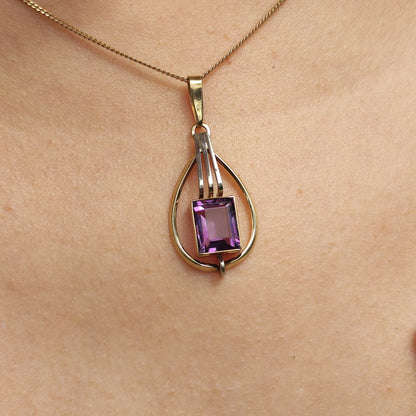 Vintage pendant in 8 Carat Gold by Theodore Klotz