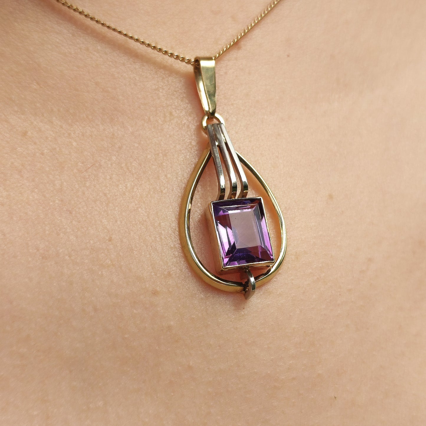 Vintage pendant in 8 Carat Gold by Theodore Klotz
