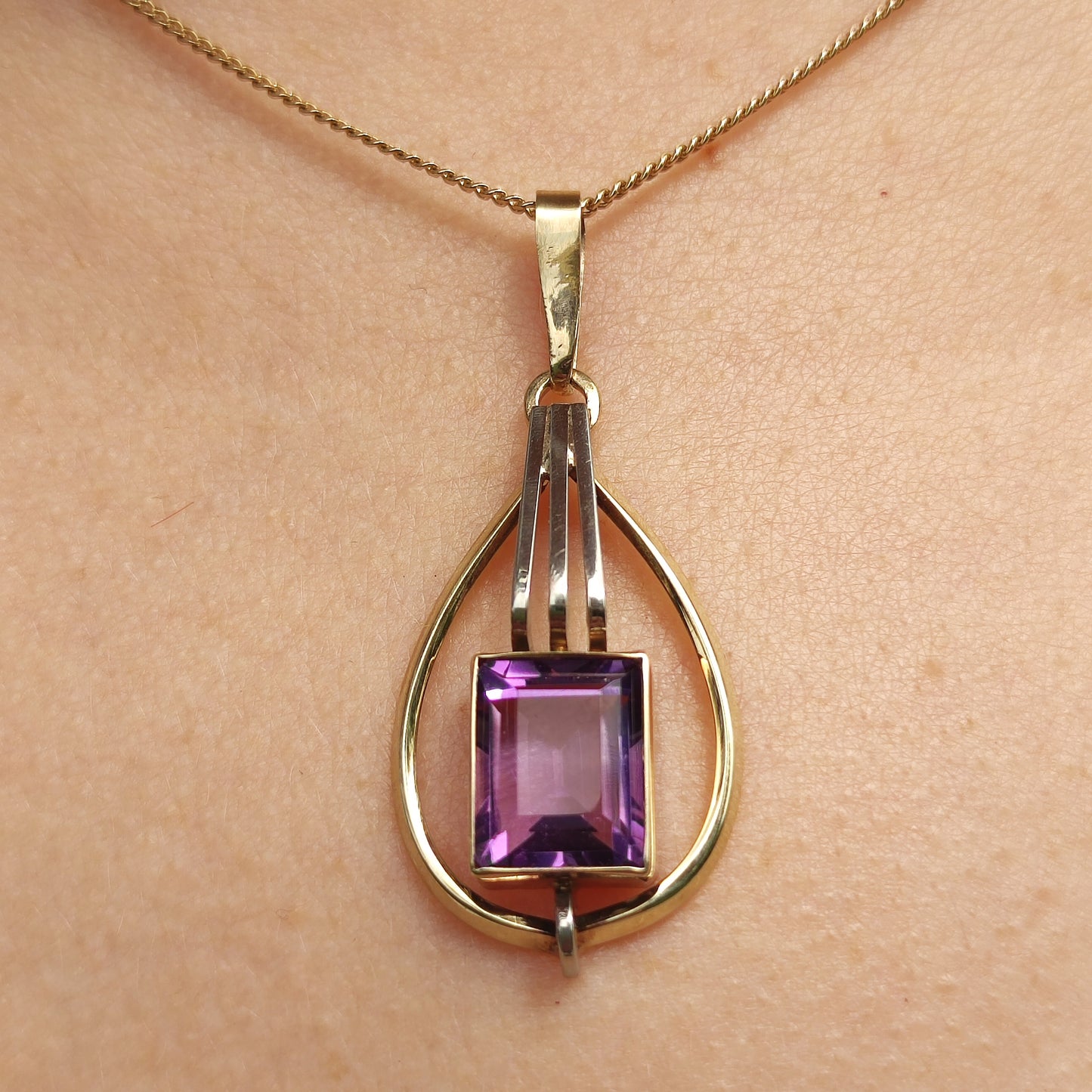 Vintage pendant in 8 Carat Gold by Theodore Klotz