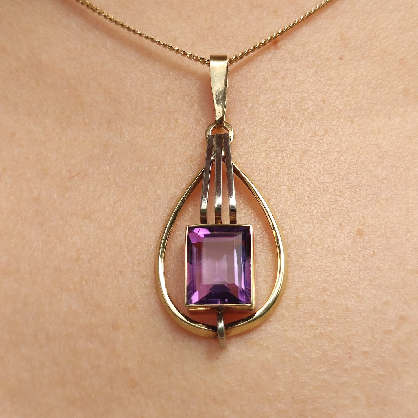 Vintage pendant in 8 Carat Gold by Theodore Klotz