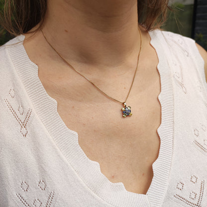 Modern Sapphire pendant in 9 Carat Gold