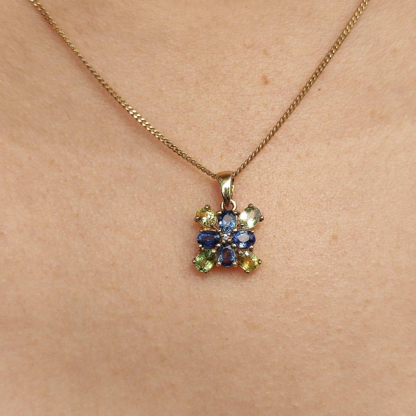Modern Sapphire pendant in 9 Carat Gold