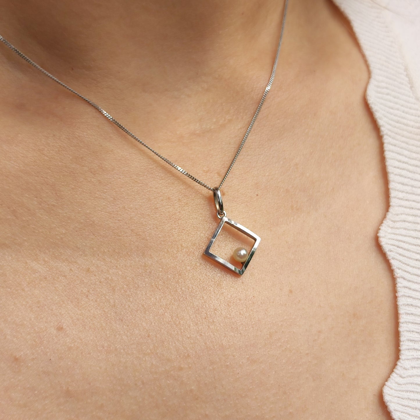 Vintage Pendant with Akoya Pearl in 18K White Gold