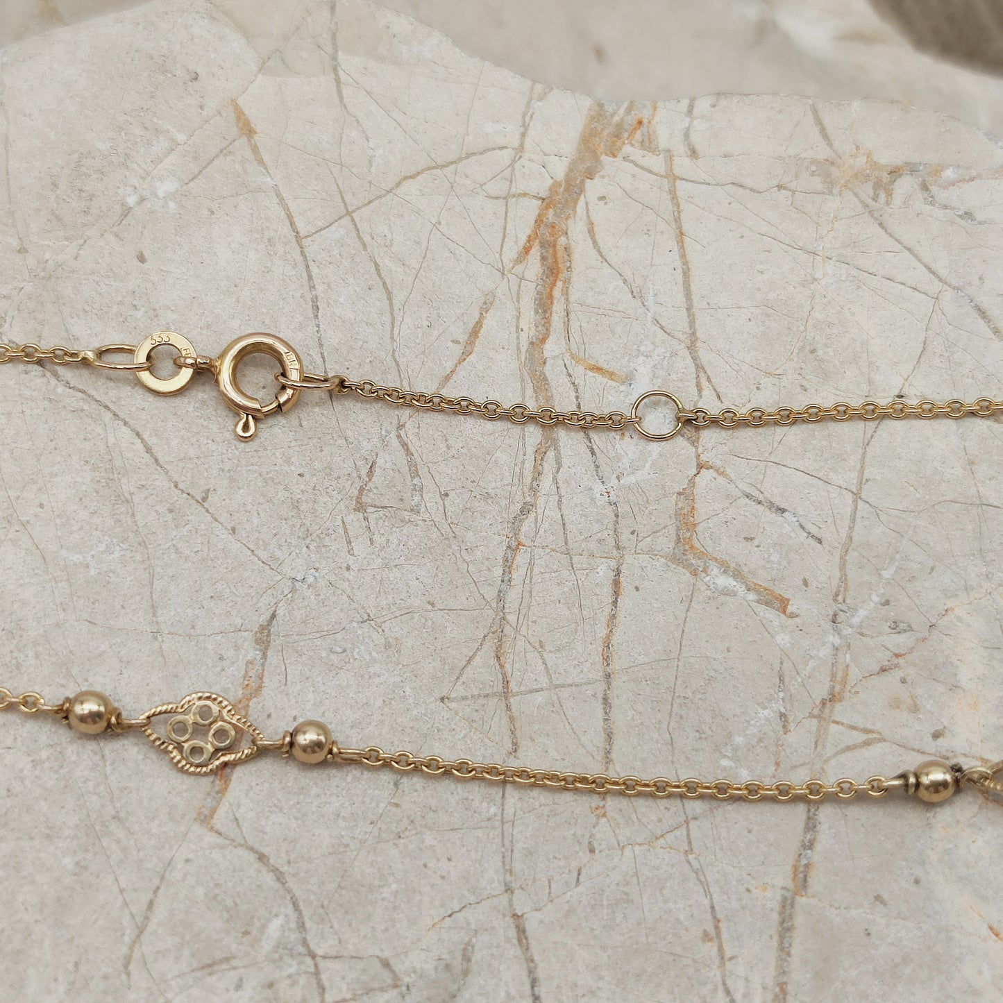 Gouden ketting verstelbaar op twee lengtes met veersluiting