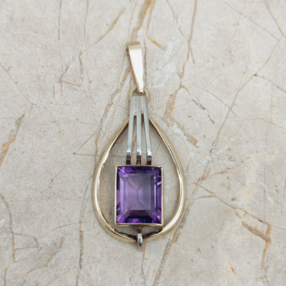 Vintage pendant in 8 Carat Gold by Theodore Klotz