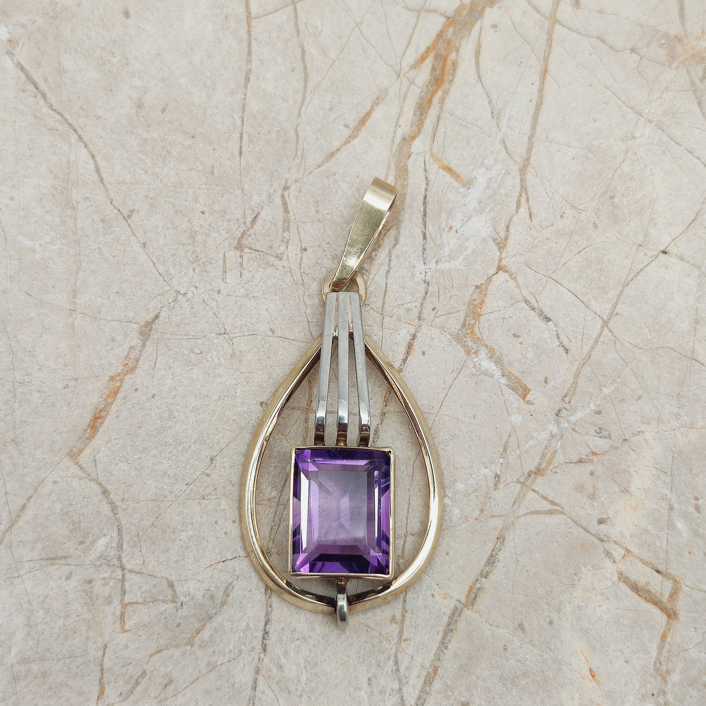 Vintage pendant in 8 Carat Gold by Theodore Klotz