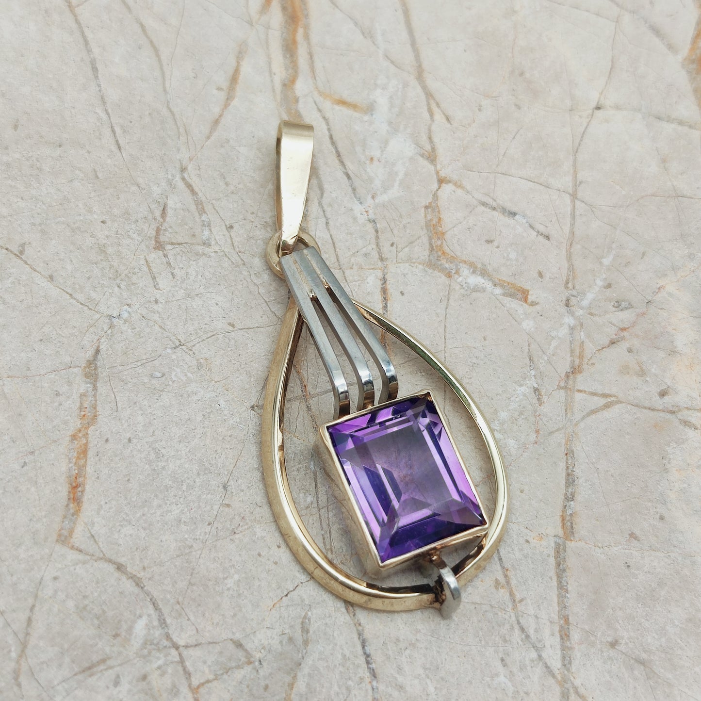 Vintage pendant in 8 Carat Gold by Theodore Klotz