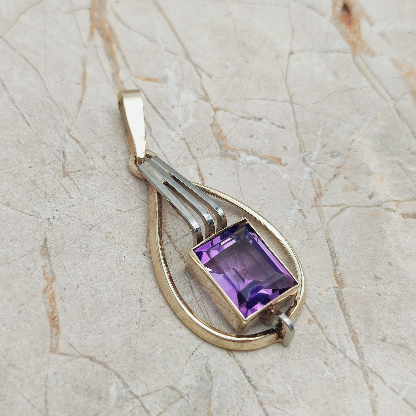 Vintage pendant in 8 Carat Gold by Theodore Klotz
