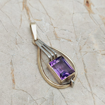 Vintage pendant in 8 Carat Gold by Theodore Klotz
