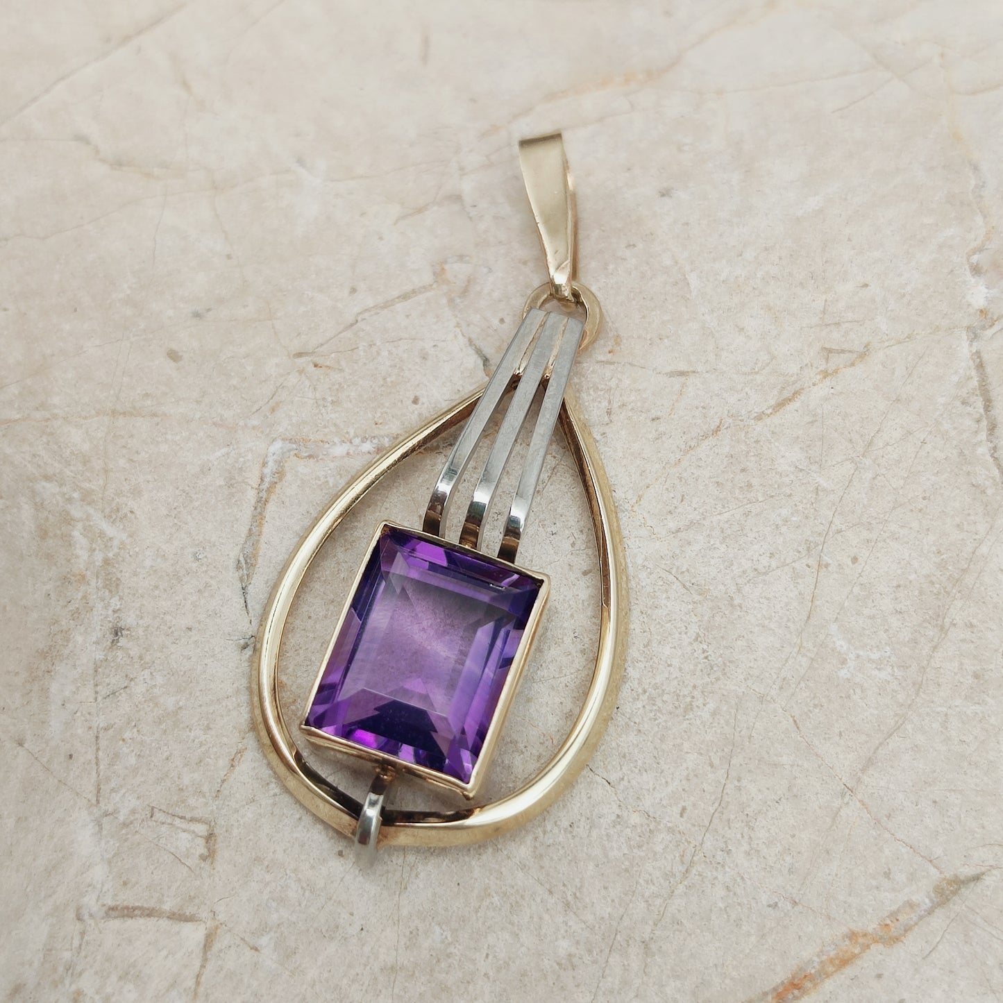 Vintage pendant in 8 Carat Gold by Theodore Klotz