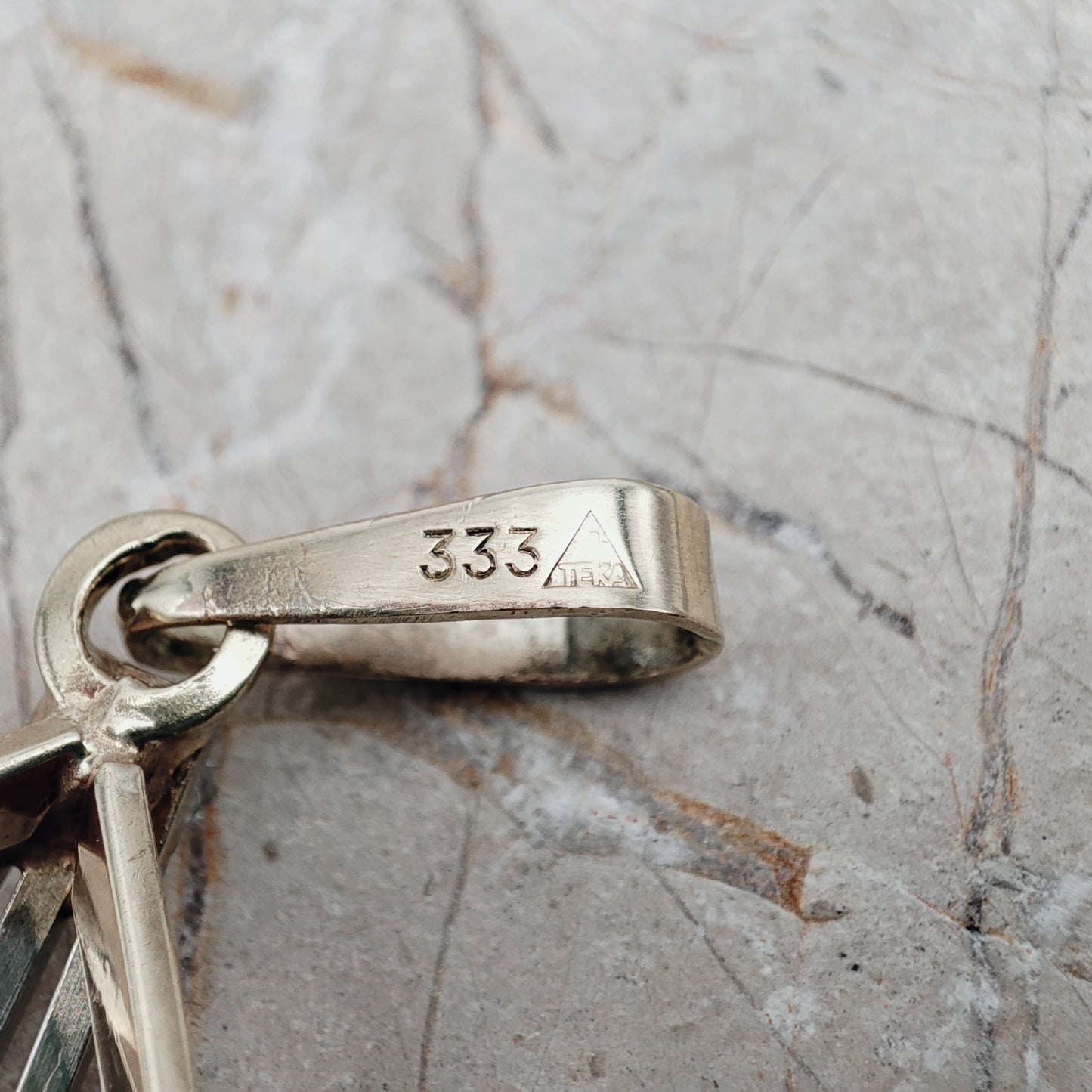Vintage pendant in 8 Carat Gold by Theodore Klotz