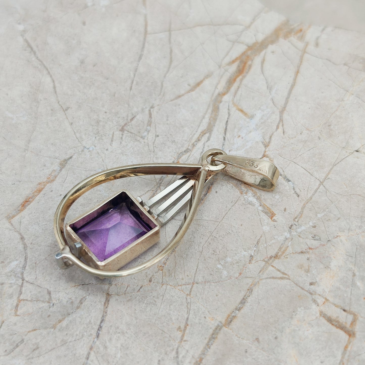 Vintage pendant in 8 Carat Gold by Theodore Klotz