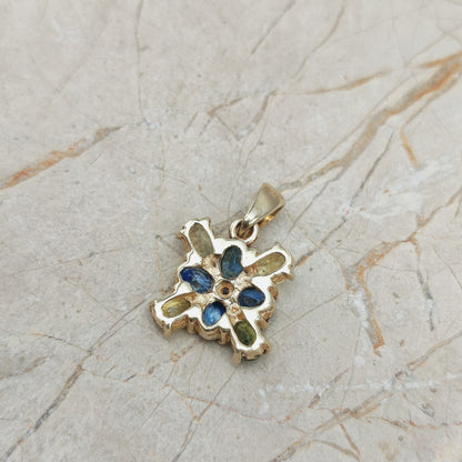 Modern Sapphire pendant in 9 Carat Gold