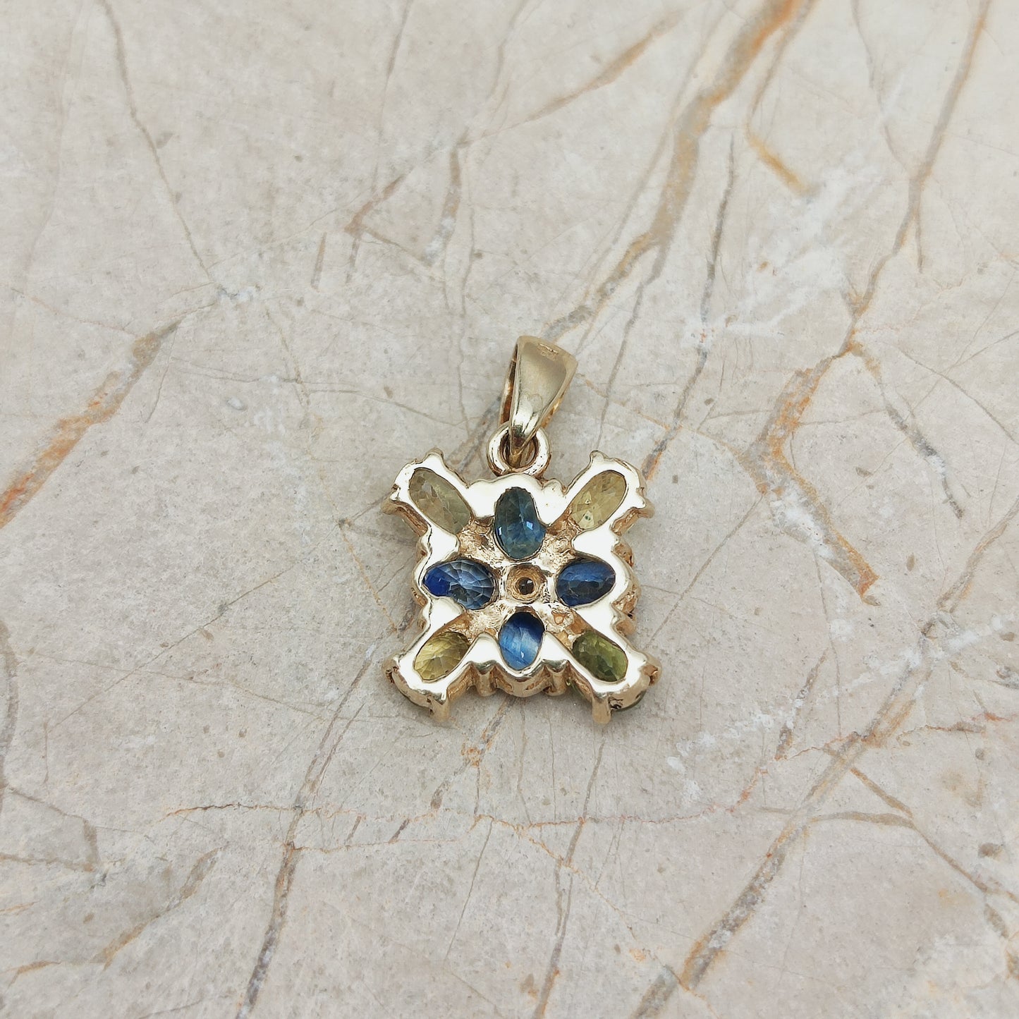 Modern Sapphire pendant in 9 Carat Gold