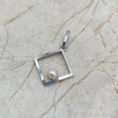 Vintage Pendant with Akoya Pearl in 18K White Gold