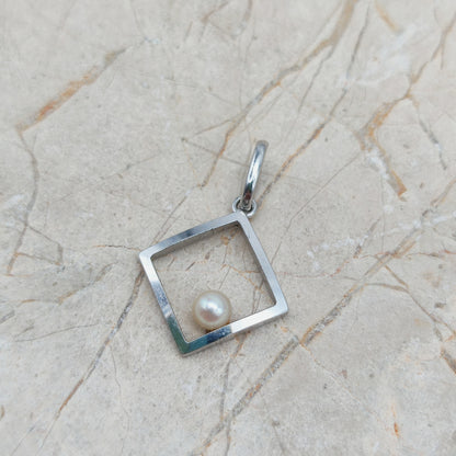 Vintage Pendant with Akoya Pearl in 18K White Gold