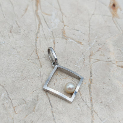 Vintage Pendant with Akoya Pearl in 18K White Gold