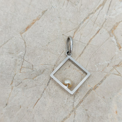 Vintage Pendant with Akoya Pearl in 18K White Gold