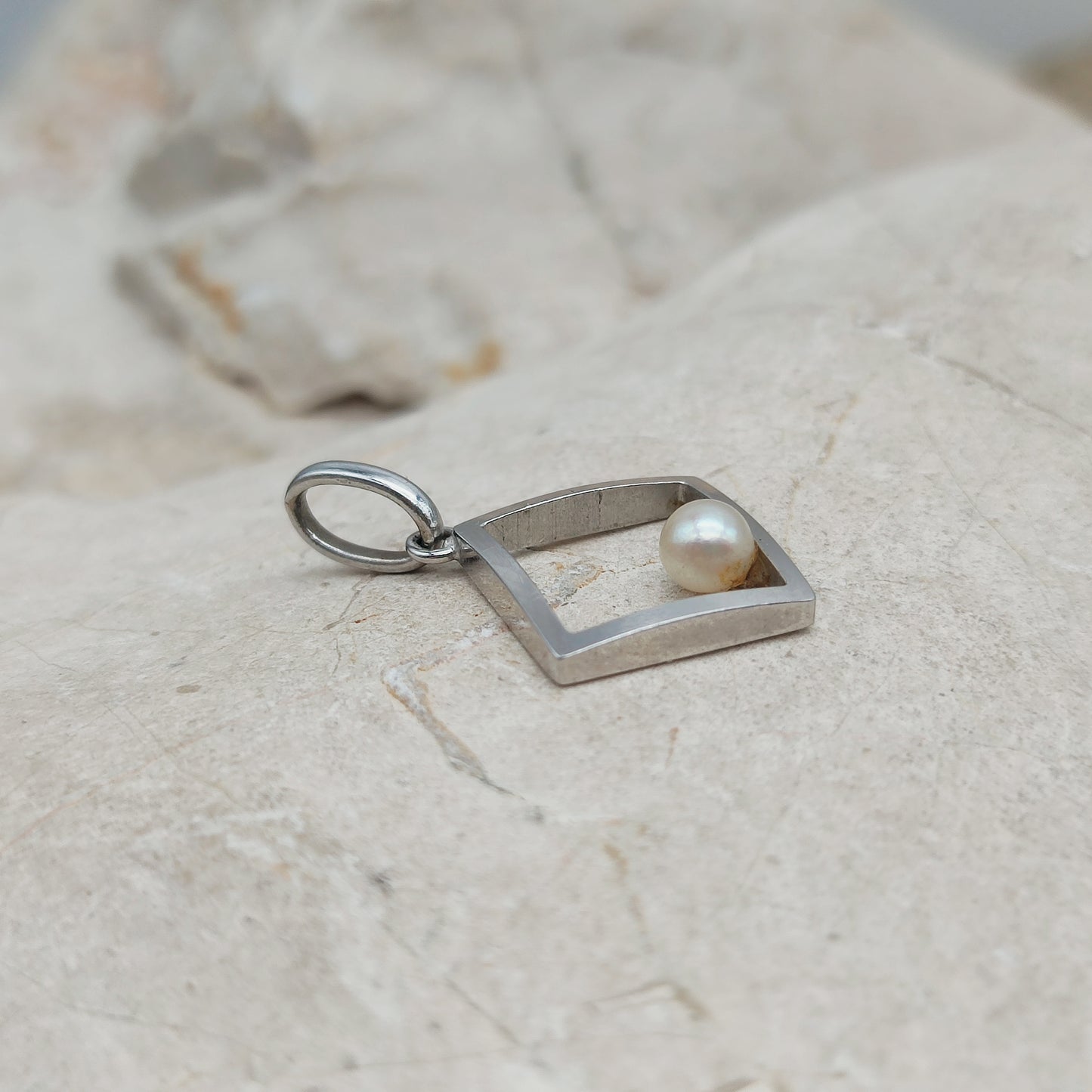 Vintage Pendant with Akoya Pearl in 18K White Gold