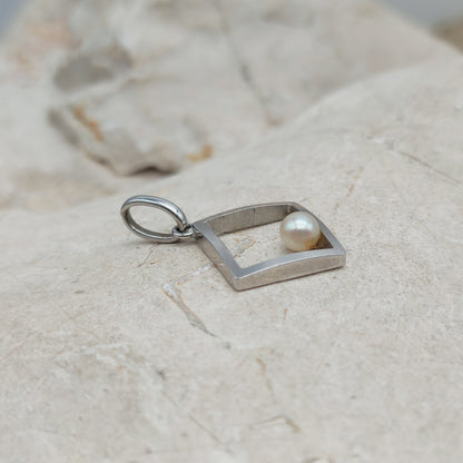 Vintage Pendant with Akoya Pearl in 18K White Gold