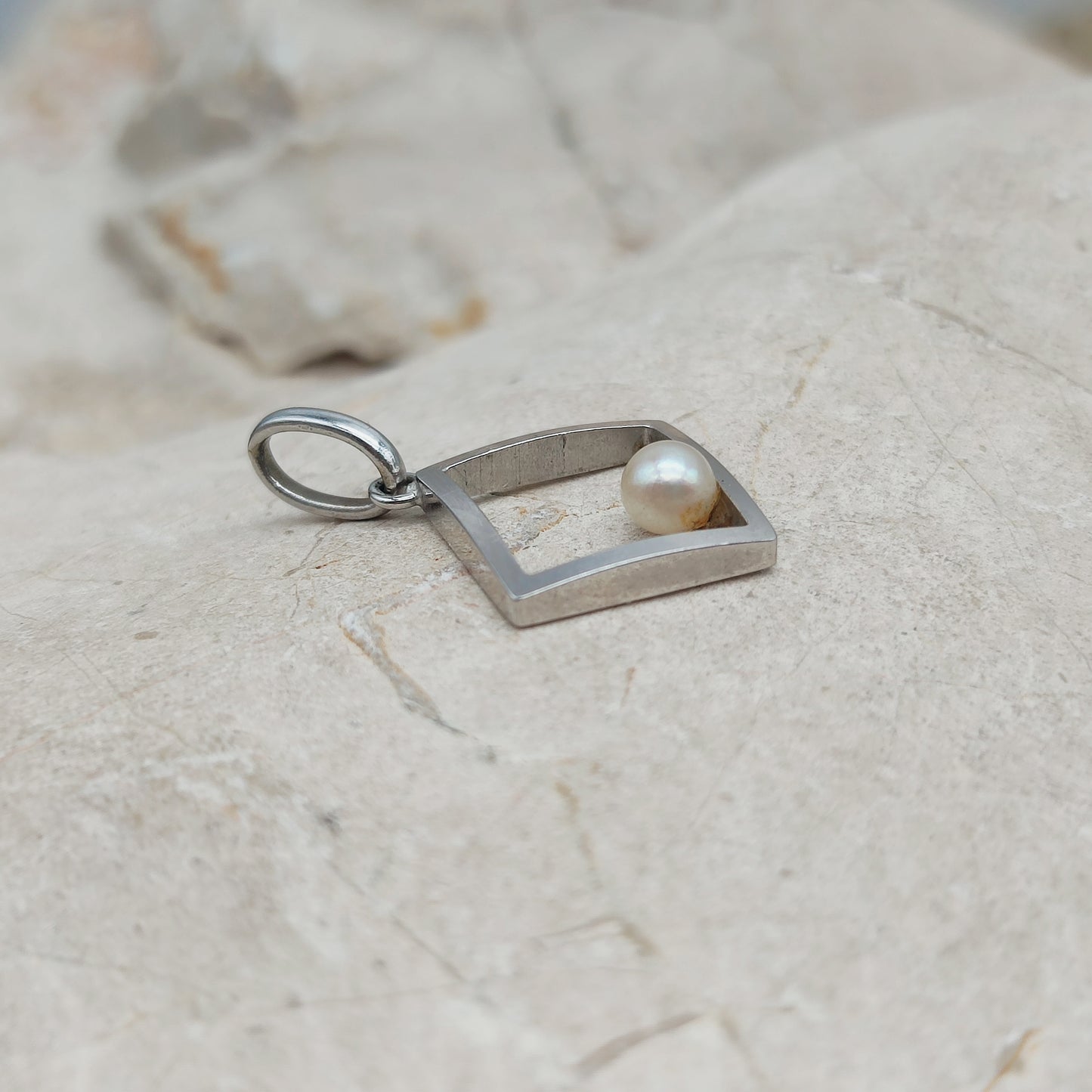 Vintage Pendant with Akoya Pearl in 18K White Gold