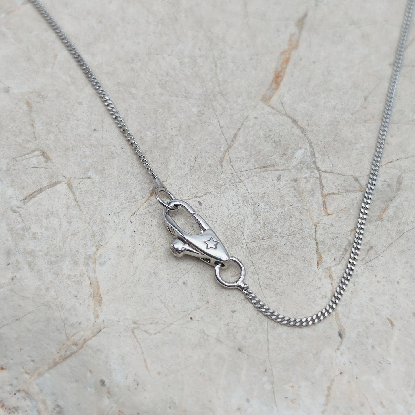 Elegant 18 Carat White gold necklace 42cm