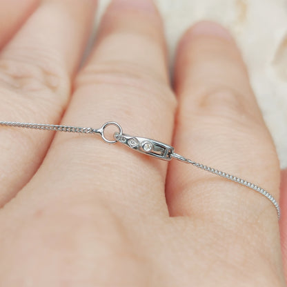 Elegant 18 Carat White gold necklace 42cm