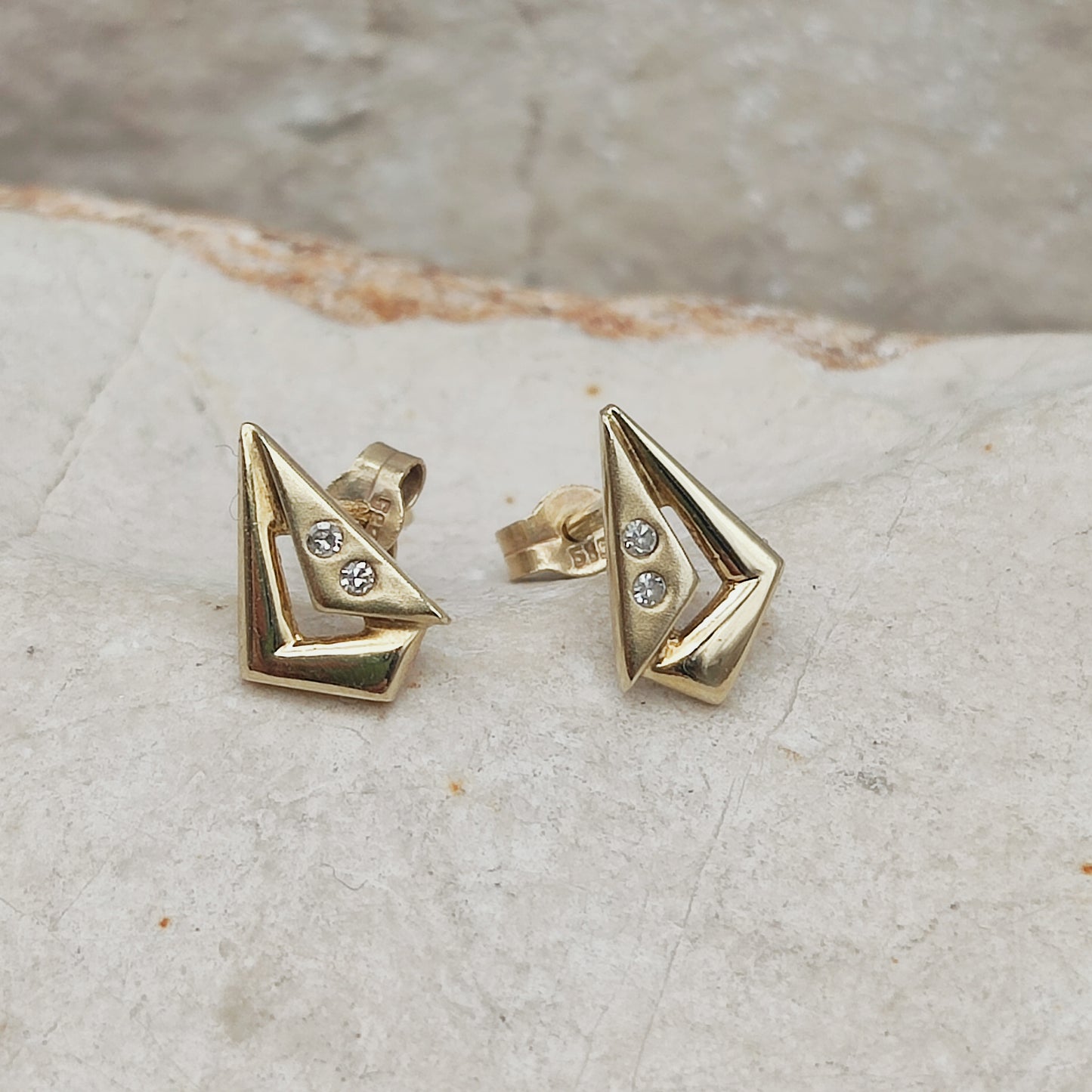 Vintage 14 Carat gold Earrings with 2 small Diamonds