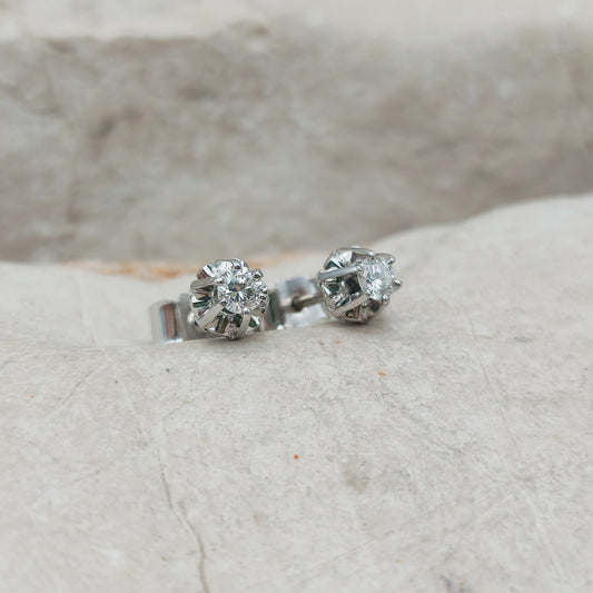 Witgouden oorstekers met briljant geslepen diamanten