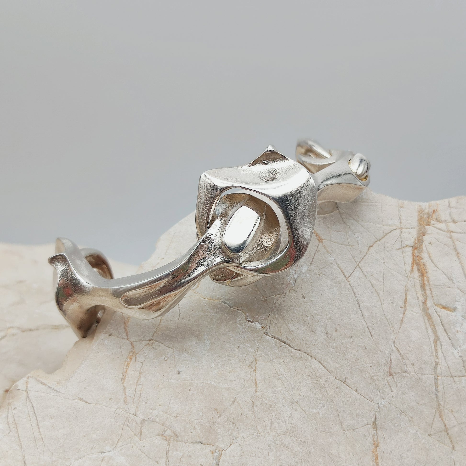 Detail van de open schakels van de Lapponia Kang’s Chain armband in 925 zilver