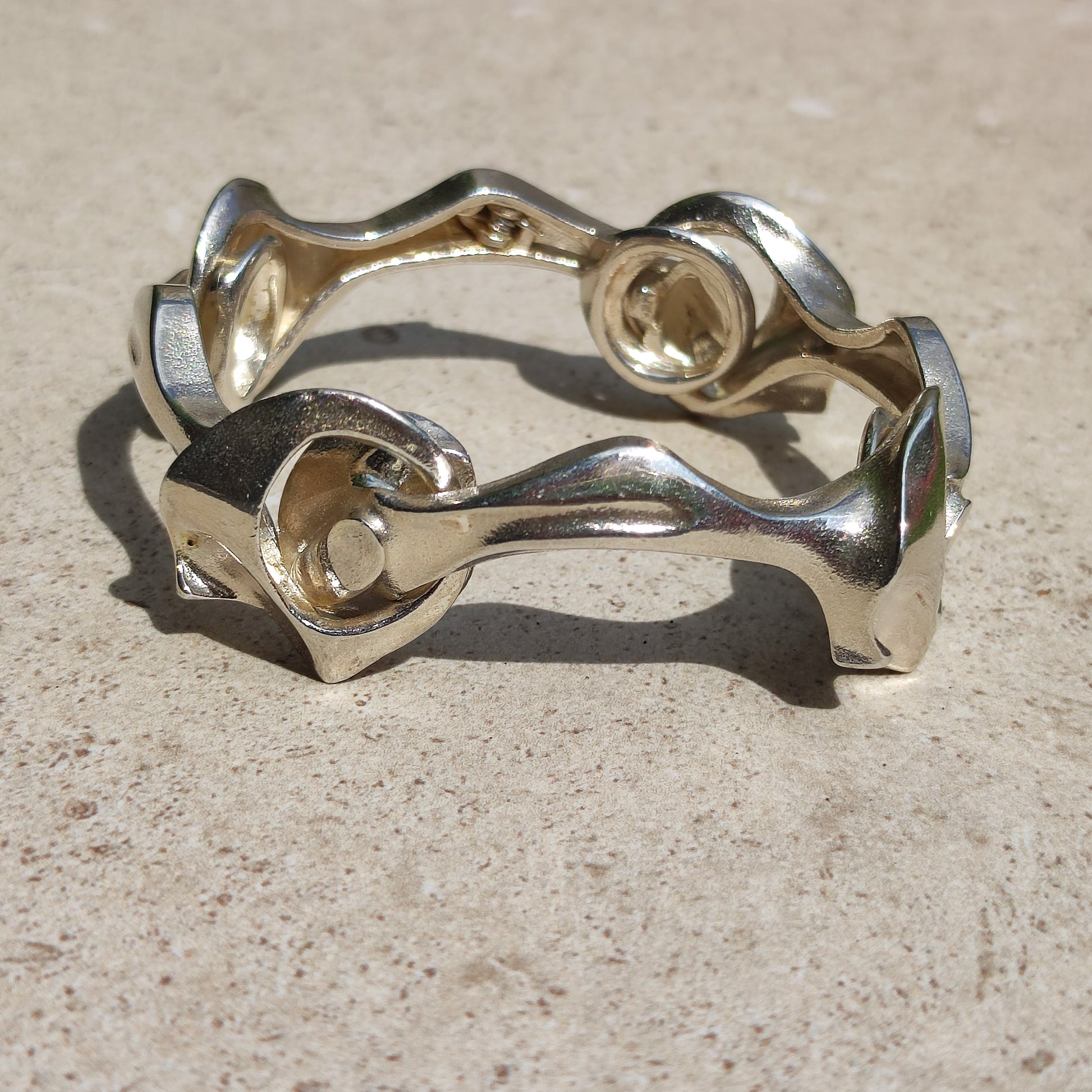 Vintage zilveren Lapponia Kang’s Chain armband van Björn Weckström op lichte stenen ondergrond