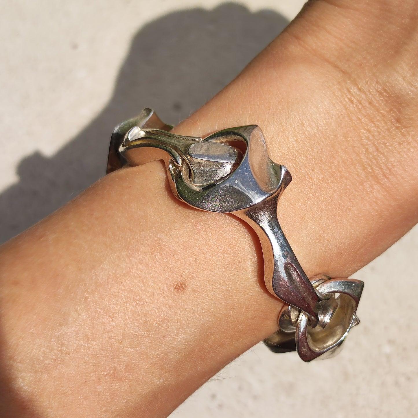 Lapponia Kang’s Chain armband van Björn Weckström gedragen rond de pols